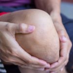 причины болей в колене
